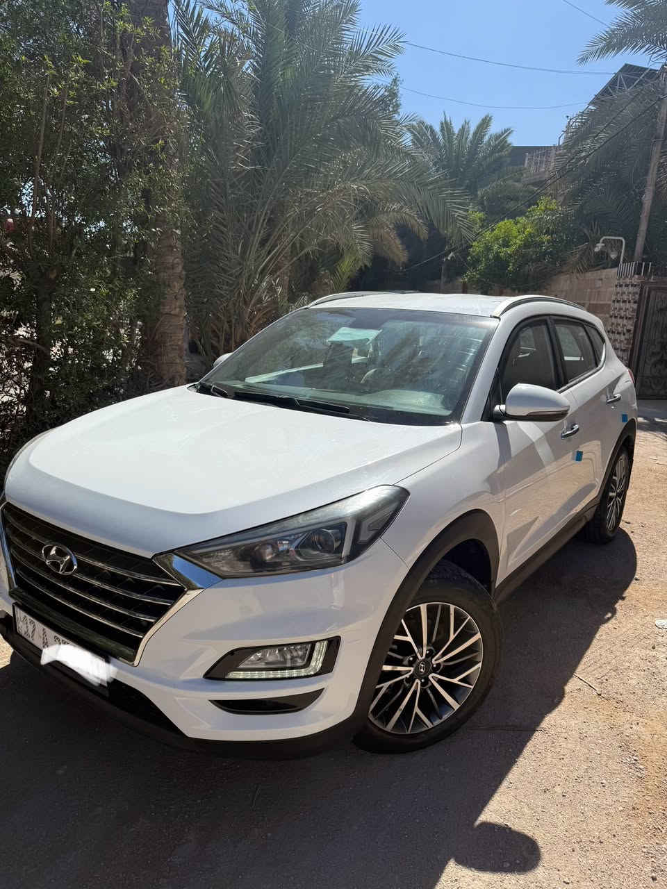 السلام عليكم توسان مديل2019  محرك 2000  رقم مثنى بسمي ماشيه 65 الف كراسي كهربا فول تحكم ستيرن شاحن وايرليس ثلاجه جمجمه وباقي المواصفات معروفة  السنوية جديدة
السعر205.       ***********
