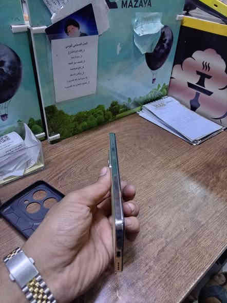 سلام عليكم هوت 40 i ذاكره 128 عشوائيه 6 البطاريه 5000 جهاز نضيف و حلو غراضه كامله كارتونه و شاحنه *********** واتساب المكان حي الوفاء
