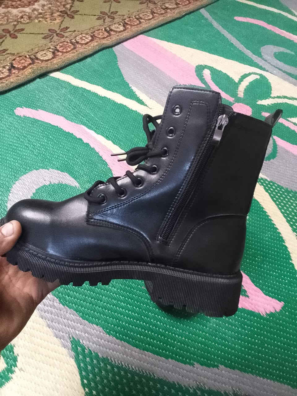 بوت رجالي جلد طبيعي قياسات40 41السعر 20الف المكان الشطره بلشوملي 
***********
