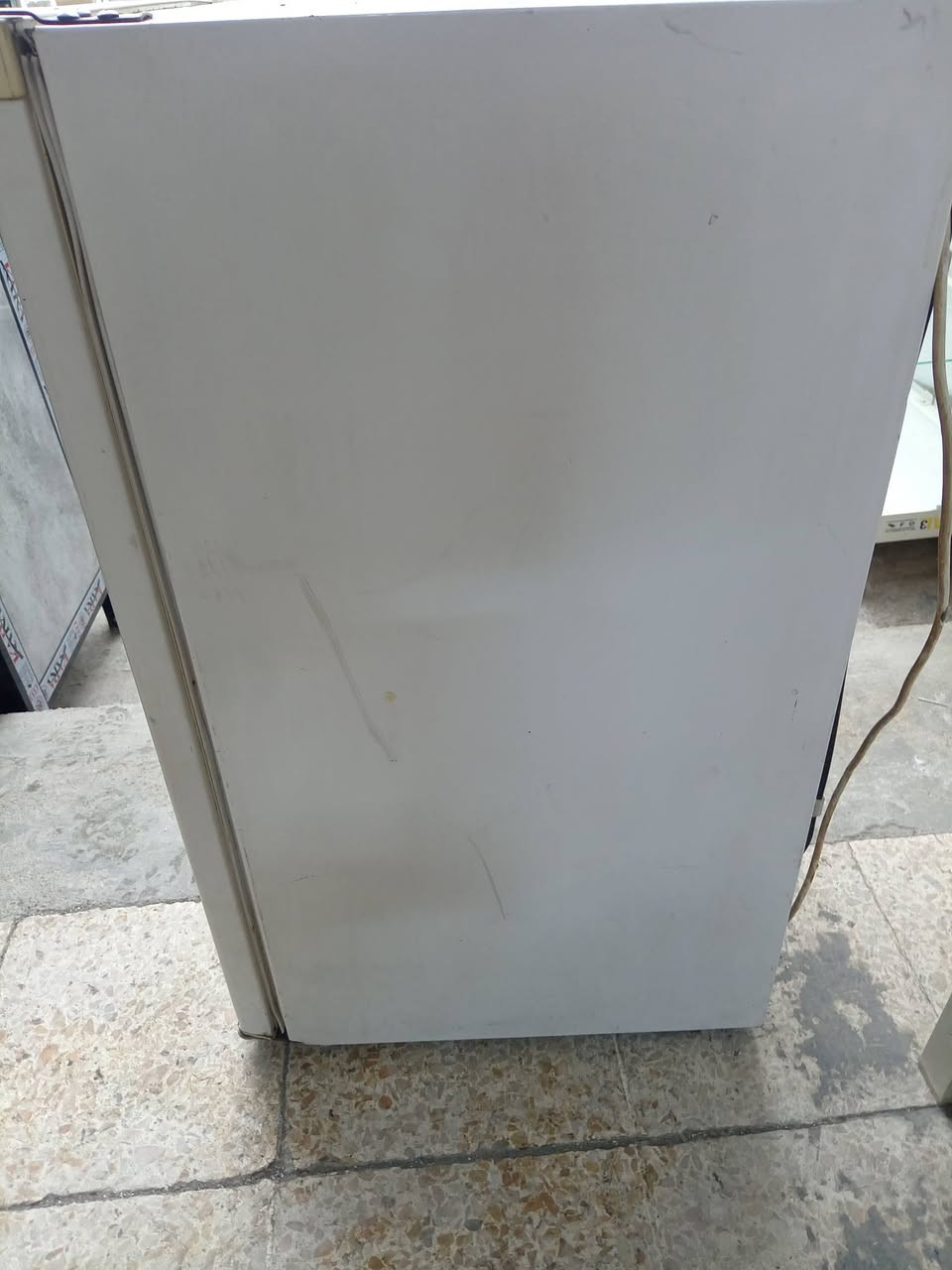 ثلاجه صغيرة مال غرفة مستعملة للبيع نضافتها ٨٠ بل ١٠٠
للاستفسار مراسلت الصفحة أو الاتصال على الرقم ***********
