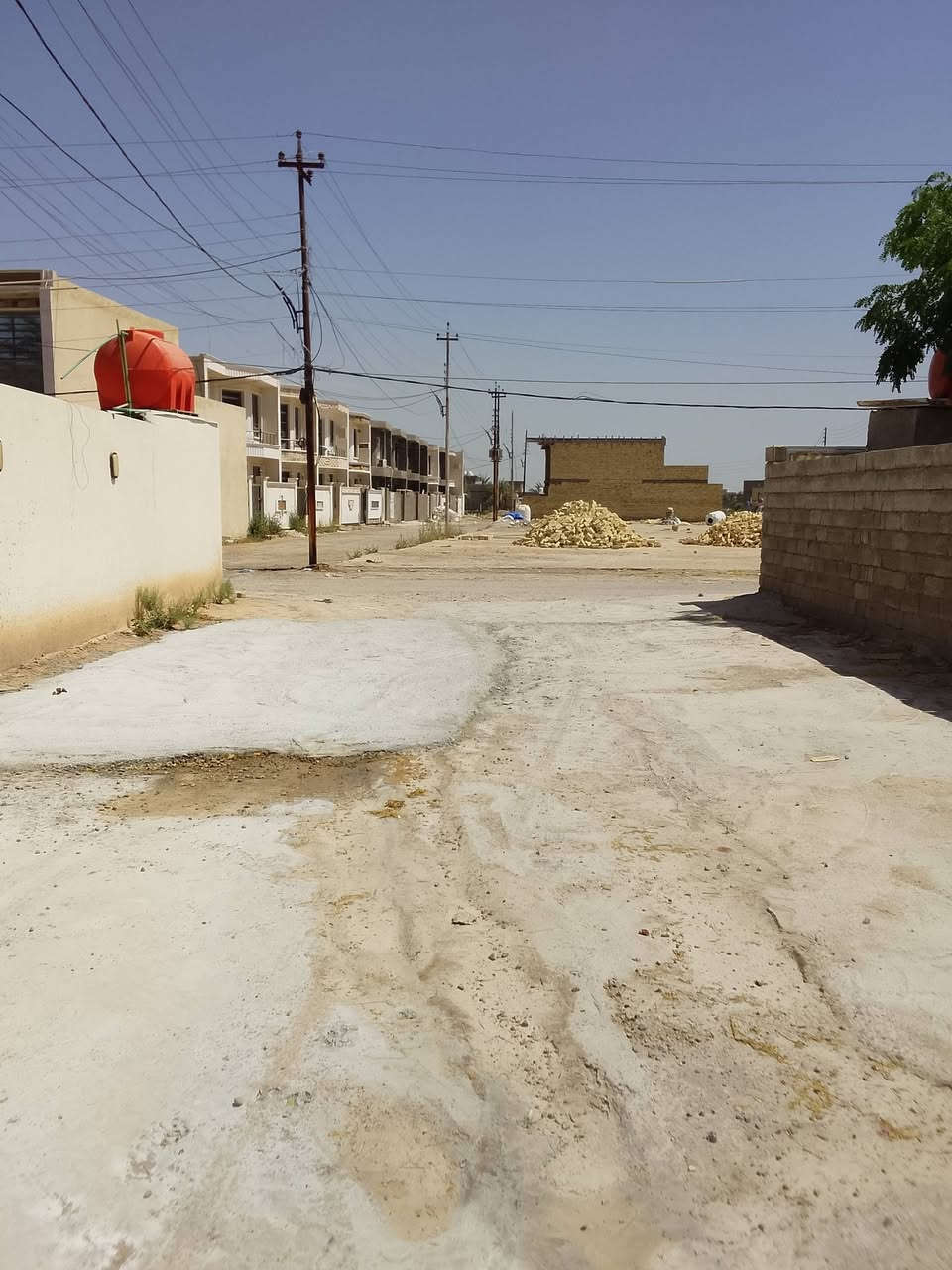 قطع للبيع في الدوره البوعيثه قبل مستوصف الجديد طابو زراعي سند 25بسمي
مساحه 210م
جبهه 10م 
نزال 21م 
سعر 75مليون 
***********
