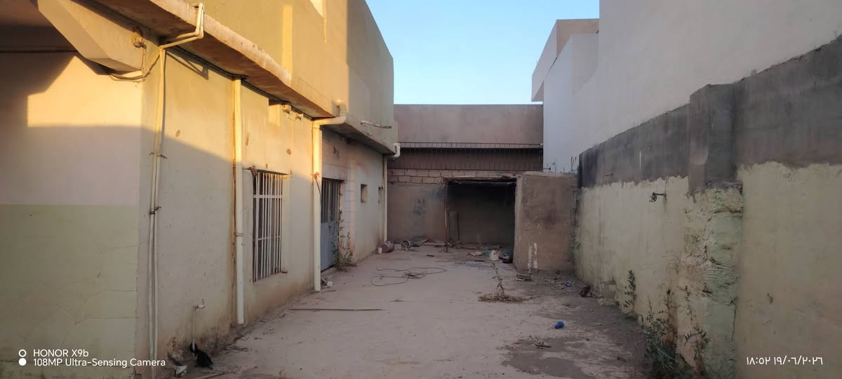 سلام عليكم. بيت طابو للبيع. الموقع الحويجة. يايجي. قريب على مدرست الأوس.  المساحه500 م. واجه 20 م. السعر.140 وبي مجال قليل... ***********
