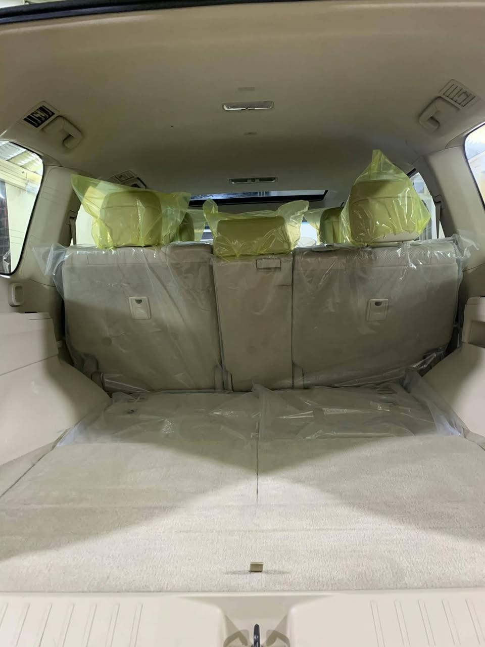 سلام عليكم عندي سياره البيع لاندكروز موديل 2022 رقم بغداد دولي ماشيه 40 ألف فول موصفات سياره جديده وحلوه عنوان بغداد ولشراي يتصل على رقم ***********
