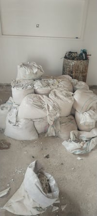 عندي جص زايد الي محتاجه يجي ياخذه بلاش بلاش للأجر للاستفسار الاتصال 07...