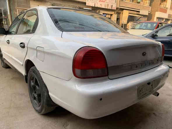 السلام عليكم سوناتا موديل 2000  تحويل مباشر رقم بغداد محرك وكير صدر امامي وخلفي كله جديد تخم تاير كهربائيات كله حاويه من الايت الى البك لايت كله حاويه كله تشتغل وجديده سياره صبغ حزام جديد داخل رصاصي سياره مسويله سيرفس كامل من نوزالات بلكات فيت بم مجاول اي سي كله كله جديد تحويل ثاني يوم السعر ٥٣ وبي مجال قليل جماعه 40  لتعب نفسك ***********
