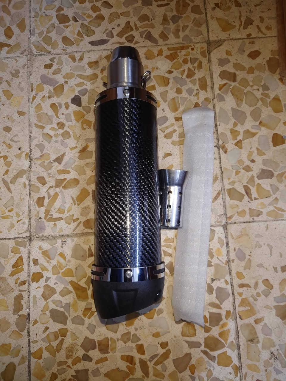 صالنصه قفاز فايبر كاربون أصلي وزنها نص كيلو سعر 40
***********
