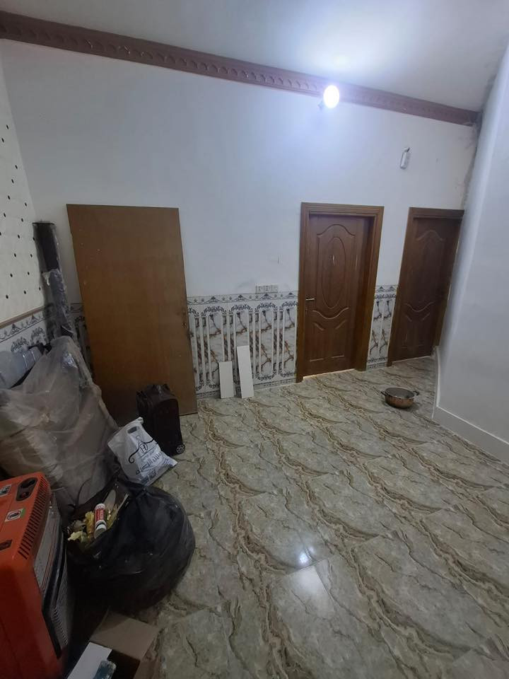 سلام عليكم بيت بحي الامل محتاج طلابً وياي قرب كنطرة السلام  غرفتين وصالة ومطبخ وبيت جاهز ومؤثث من كلشي سبالت جرابي ومطبخ جاهز بس تجيب ملابسك وتجي تسكن موبايل ***********
