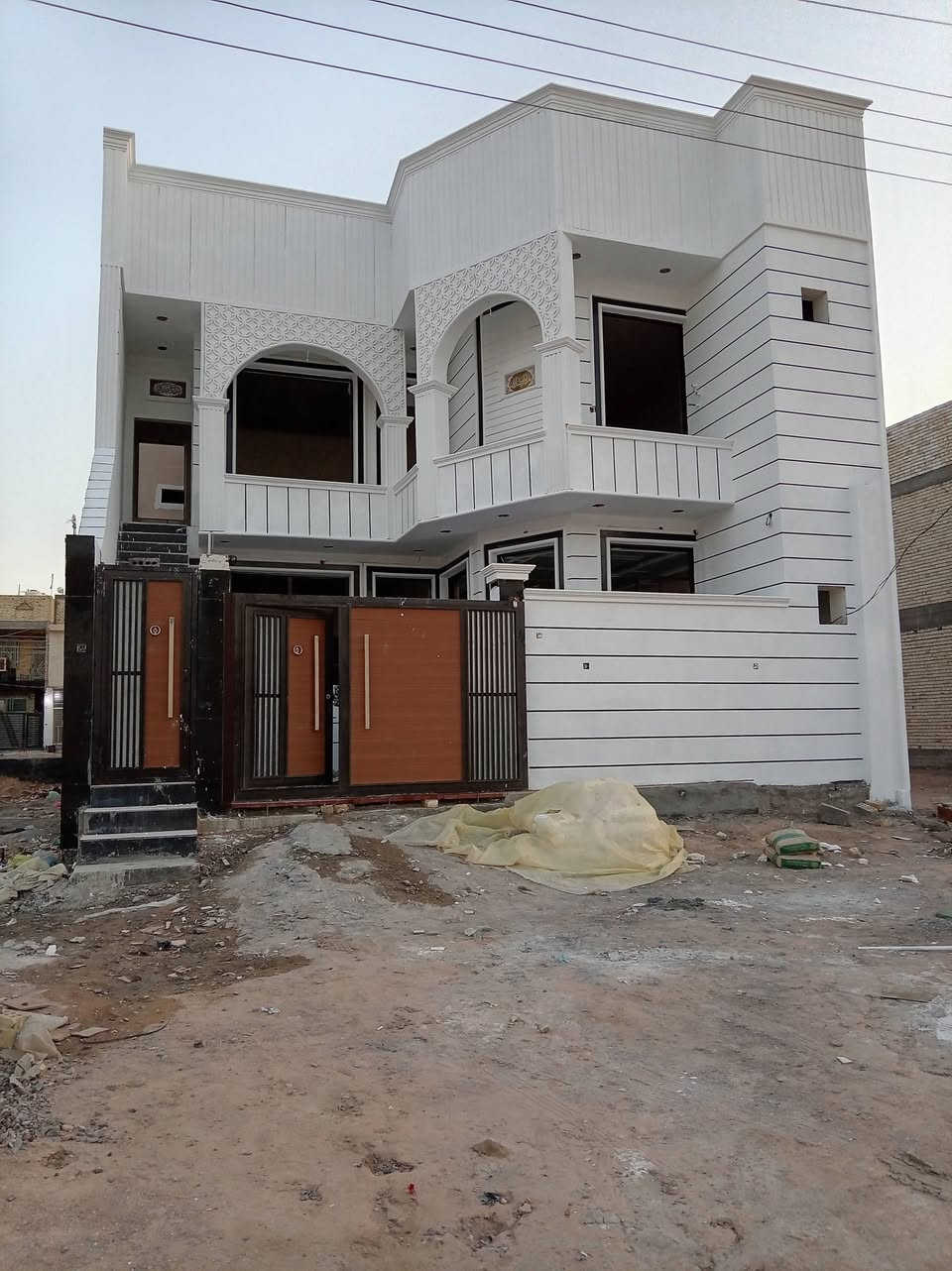 السلام عليكم  عمل جميع الديكورات بلفوم التركي وتقطيع الترايش والطلس الناعم والصبق ***********+لبخ بورك وسمنت وجص المكان دوايه
