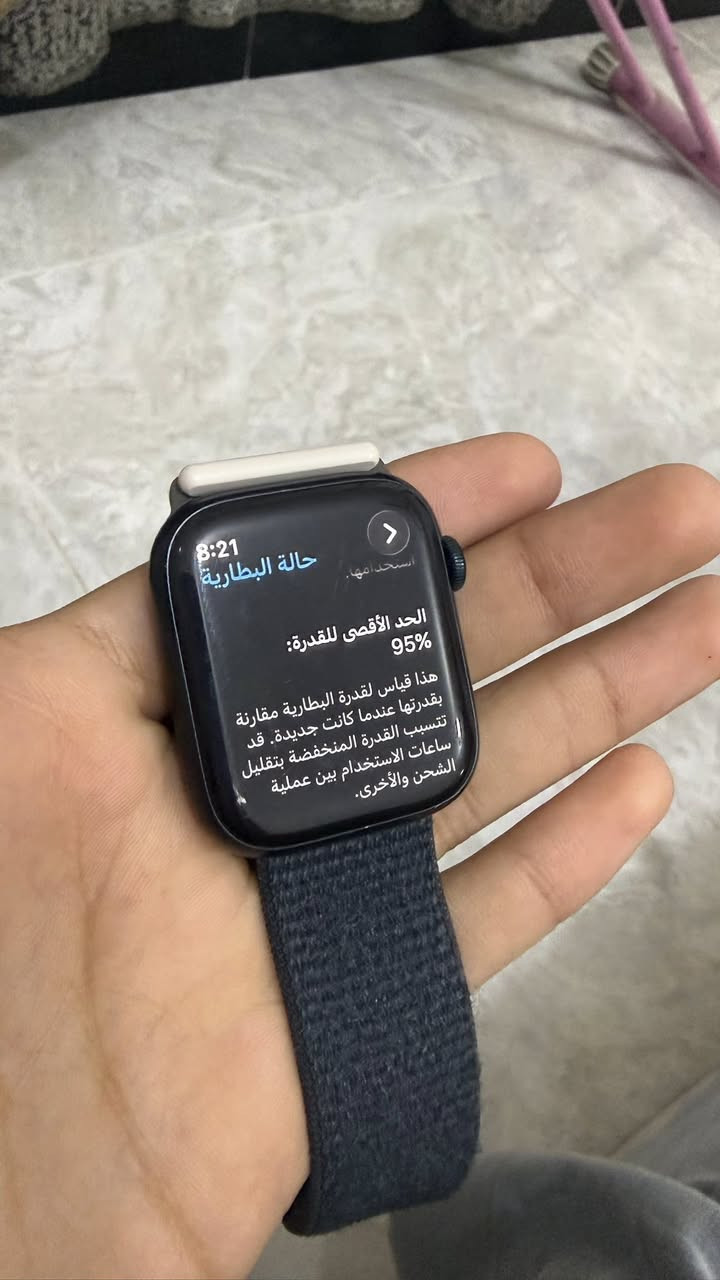 سلام عليكم ابل جيل 9 نايك حجم 45 بعدها جديدة بيها بس شخط بسيط بل شاشه كدامكم وياها سيرها الأصلي وواحد اضافي وكارتونتها سعر 250 
مكاني بغداد البلديات ***********
