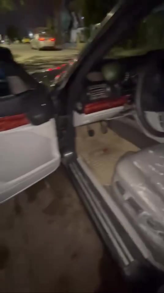 السلام عليكم لبيع او مراوس بي ام دبليو موديل 91 فول مواصفات دبل   جكمجه أربع جوم كهربائية ننته  بيها بجم عريض حجم أصل 750 هسه عليه محرك وا كير مل 730  محرك 30 فل 6 كير عادي 7 نمر رقم دولي نينوى انكليزي بيها كروبون بازين سنويا 30 سنويا بسمي محرك وكير شرط دخل جلد جديد لون أبيض اوف وايت مصبغ احزام لجمله فقط شرط  طخمه زين  سعر 45 بي مجل عنوان موصل حي صدام رقم الهاتف آسيا *********** كورك *********** موجود على فياس
