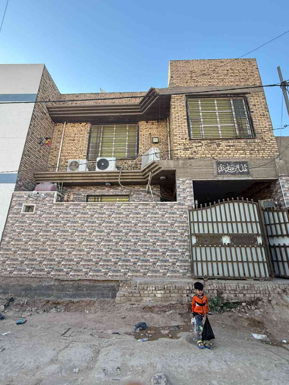 🏯بيت 100مربع طابقين
طابق الارضي يحتوي على مطبخ +صاله +استقبال +كراج سياره يصلح الى مطبخ  
♦♦♦♦♦♦♦
طابق الثاني يحتوي على 3غرف +صاله
♦♦♦♦♦♦♦
عنوان ديوانيه حي العسكري الثاني  قرب جامع الامام الحسين 

غير متواجدين على فيس

رقم  صاحب الدار ***********
سيد عمار  

سعر 130 وبي مجال
