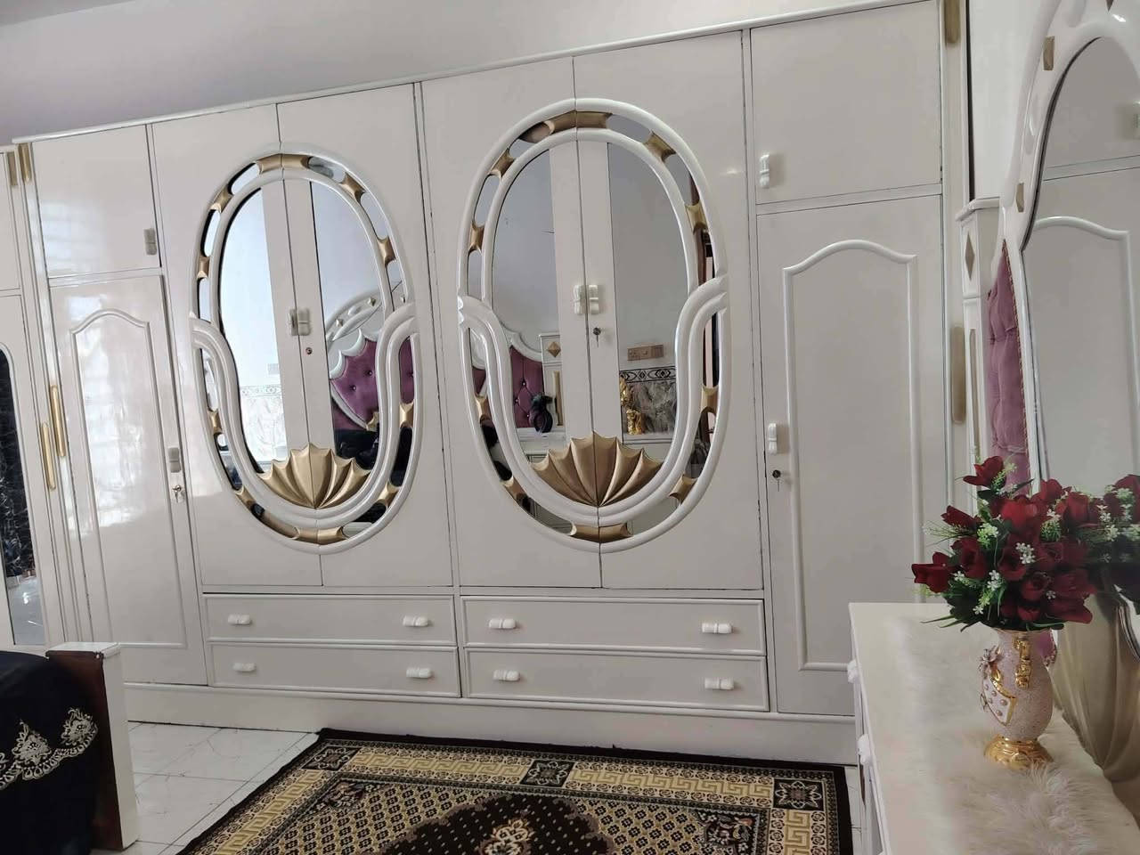 غرفه لبيع نجاره عراقي السعر 1500 وبيه مجال المكان حله ***********
