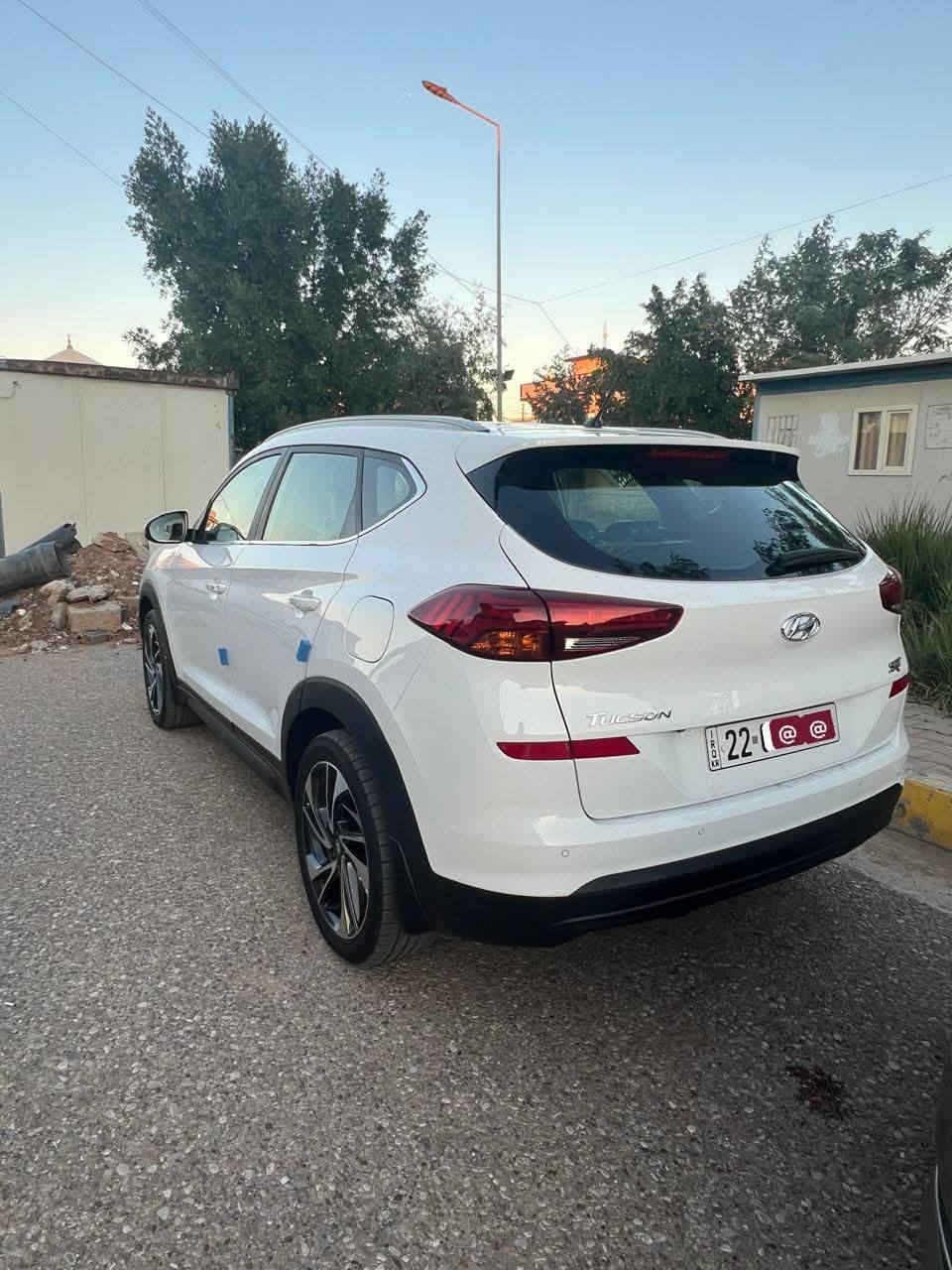 سلام و عليكم
توسان ٢٠١٩ رقم و سنوية جديد و كوبون بنزين موجود
ماشي ٩٠ الف حقیقي سيارة بدون صبغ بس بيها ٥سم تعديل
سيارة فول مواصفات 
كشن كهرباء 
حساس امامي و خلفي 
وايرليس جارج
بصمة بلادي عدد ٢
مراية شفط
محرك و كير كفالة
سعر ٢٠٢ $ بي مجال بسيط
مكان سيارة كركوك
واتساپ
***********
***********
