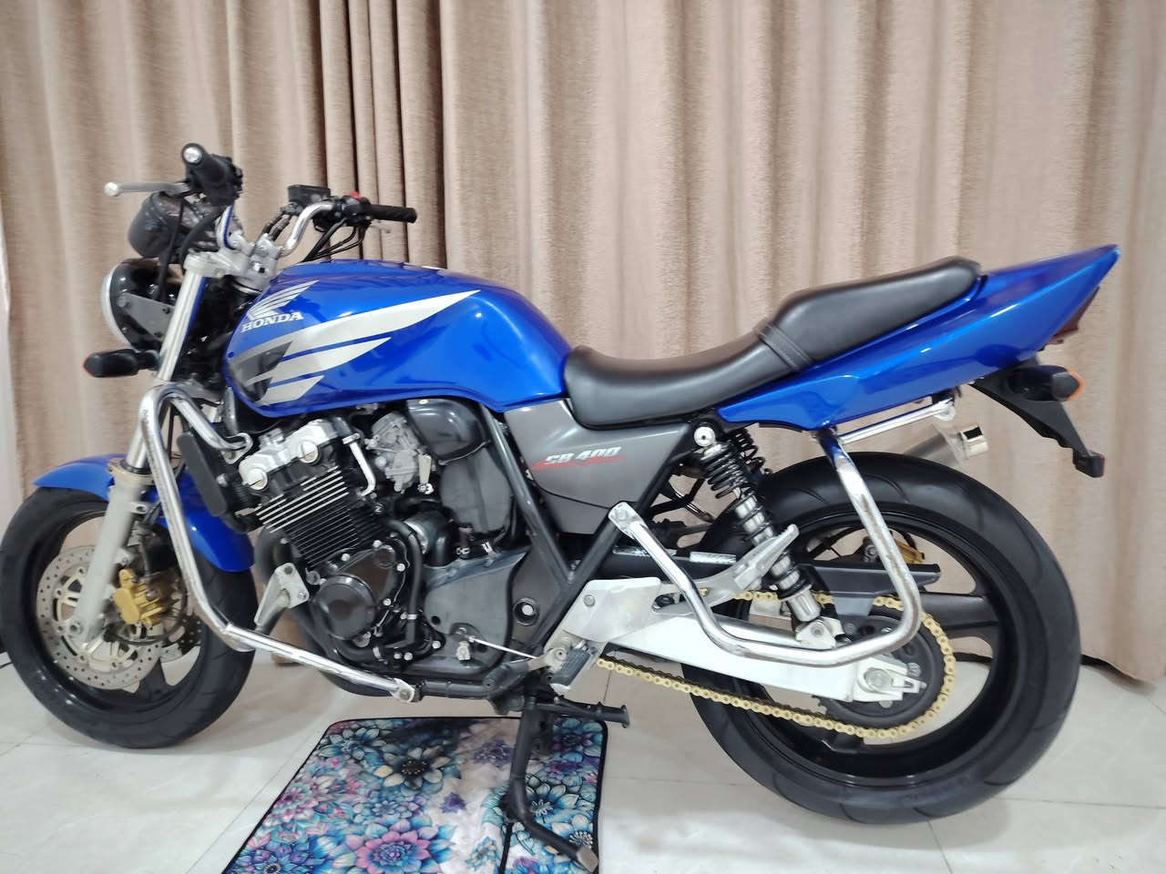 سلام عليكم سيبي جيل ثاني 8والف  للبيع كفاله عامه من لزلغ نازله من التميمي نص نكره مامتعبوه  الدراجه مضمومه ماطالعه شماليه السعر 18بيه مجال أذا  الدراجه بس مكاتبه سويلكه بيه يمته ماينفتح الترقيم  قرار 48تروح ترقم تشوفه غاليه عليك لا تراسل الجديد غالي والي ماعنده ياخذه بلاش  مجال مكاني ميسان ***********
