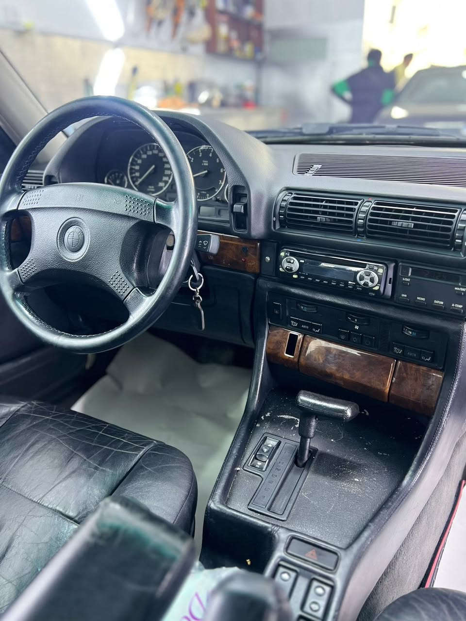 BMW 730i
موديل 1991
السياره فتحه 
كشنات كارتير كهرباء
بطاين خياط
السياره جديده بمعنا الكلمه
اي نقص مابيها 
السياره كفاله عامه من الحادث مصبوغه للجماليه فقط
للأستفسار 
***********
العنوان  بغداد البلديات
