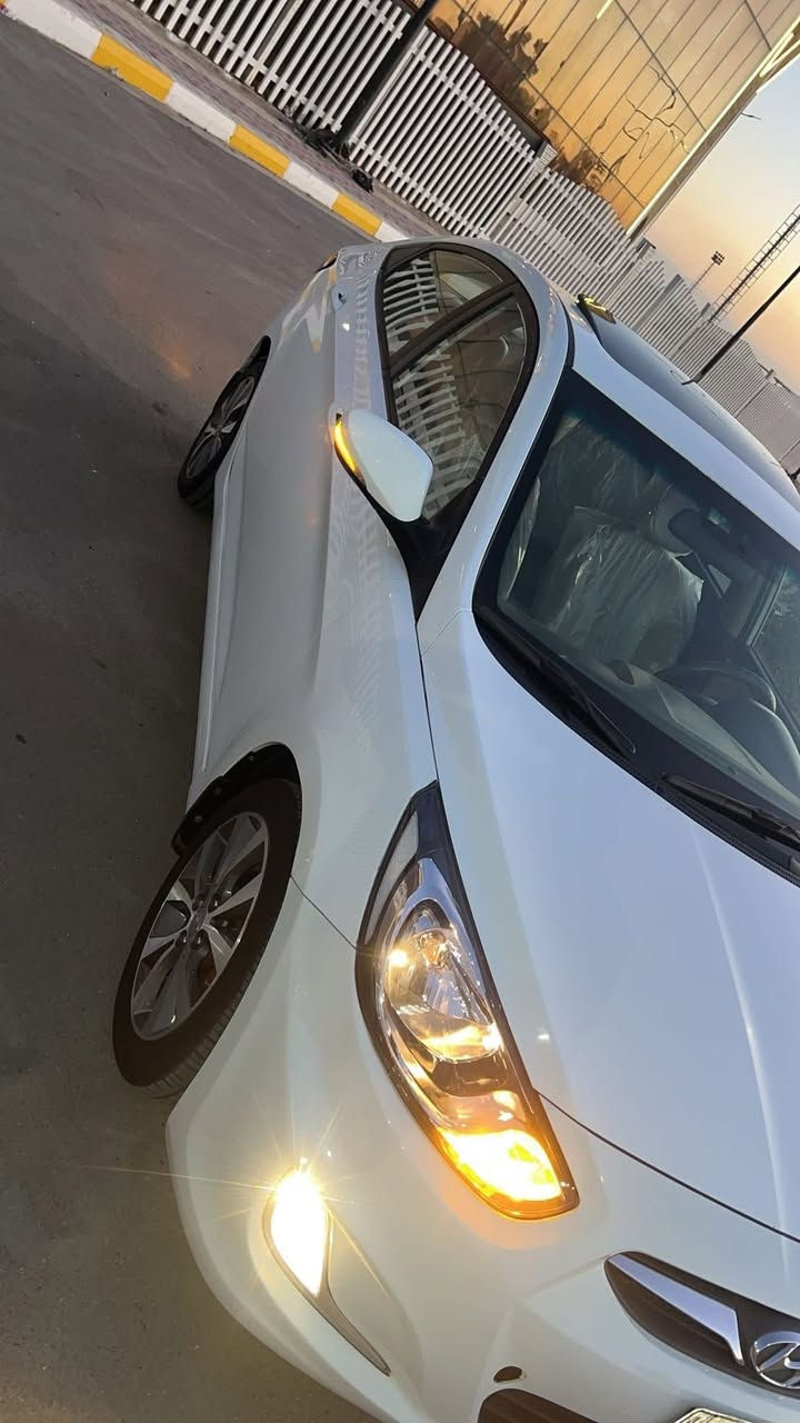 سلام عليكم سيارة هونداي اكسنت موديل ١٥خليجي فول مواصفات  مكفوله من ضربة وتبديل بيها صبغ بس الهلال جاملغ الخلفي فقط   سعر ١٠٥ بيها مجال قليل  مكان سيارة ناصريه مركز رقم هاتف 📞 ***********
