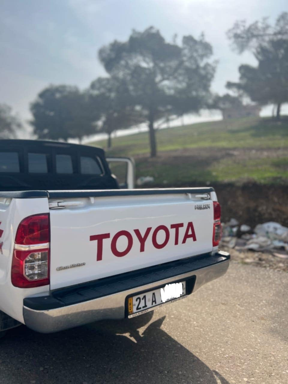 تويتا هيلوكس 2013 كلين.  گير عادي مكفولة كفالة عامة.     4 جام كرباء.     محرك گير بشرت ما مفتوح.    4 تيات جديد بدون مصرف.     سنوي جديد.     لحد 2028.           رقم سليماني بيها شوية بارد.   بعد مابي اي شي.  مكفولة. 

مكان/قريب كركوك. 
سعر /218 مجال.  
رقم/‭0772 943 8696
