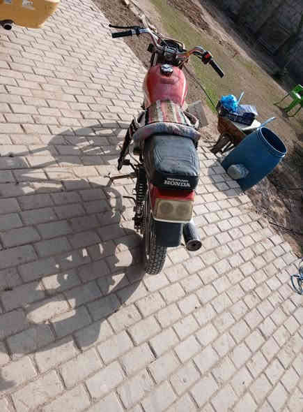 للبيع دراجه فيوم محركه كلش حلو ناعم شلعه معدل فول تاير ويل جديد السعر 175 مكاني كربلاء طريق بغداد الاستفسار ***********
