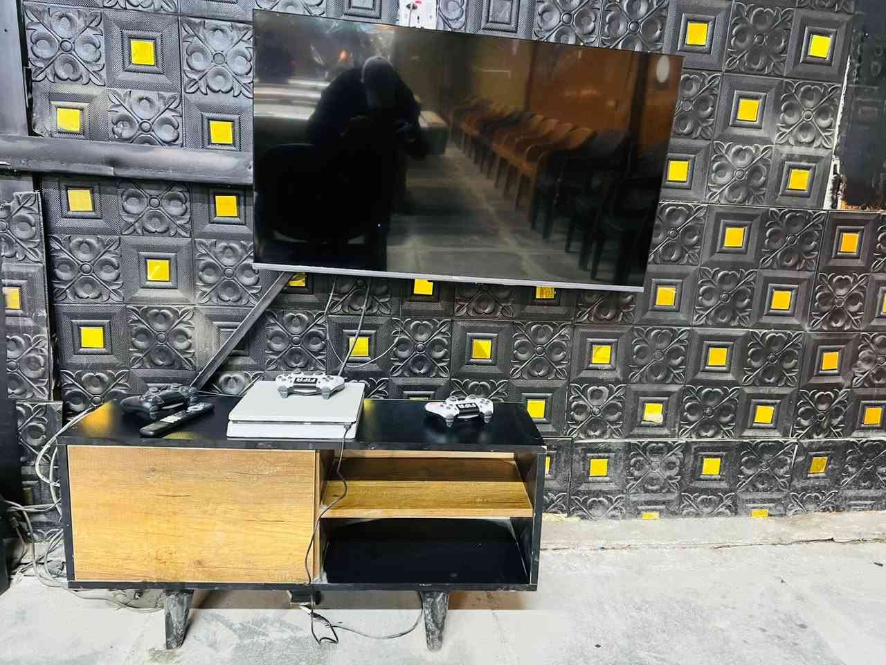 بليات فور4  ثنين +بلازمات ثنين حجم43فول موصفات
وميزين و7جوستكات + شواحن +يو بي اس اصلي 
للبيع شلع قيم وخذ مكاني بغداد الشعله 
***********
