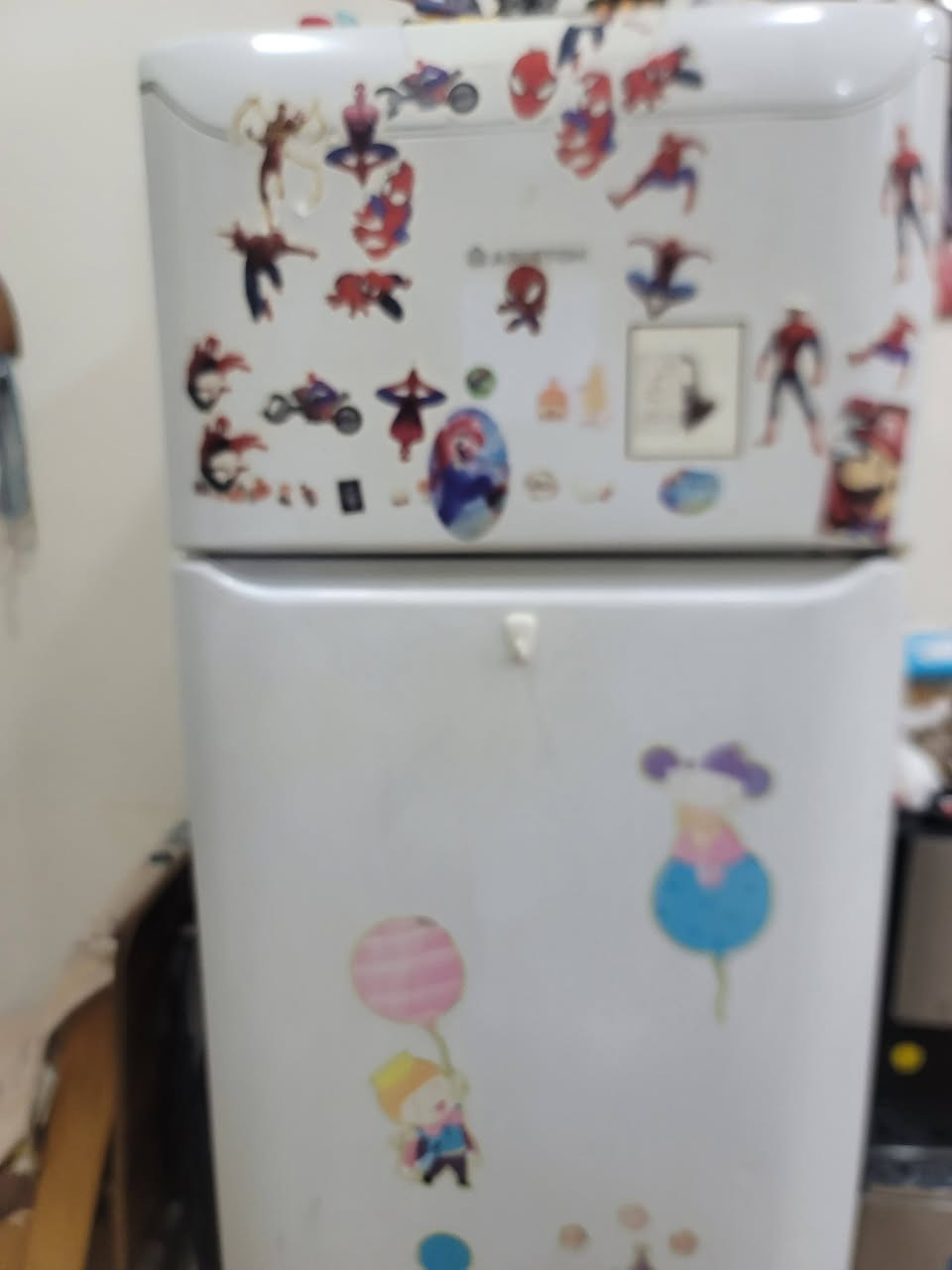 ثلاجه للبيع 24 قدم نوع ارستون نظيفه سعره175 وبيهه مجال الاتصال على الرقم ***********
