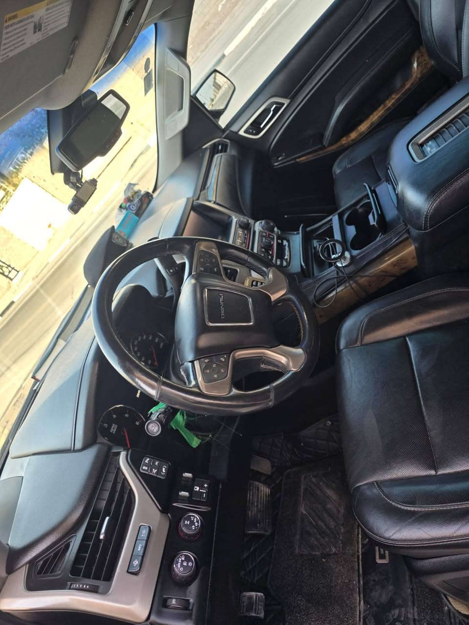 السلام عليكم من رخصه الادمن جمسي دنلي فول واحد عل واحد 
مديل 2016 
دخول جديد كتاب ضباط بسمي 
جاهزه من كلشي 
بدون حادث كصيتها كفاله طلع بيها كلير باب فقط 
سعر 335
للستفسار ‏‪0770 327 8635‬‏
