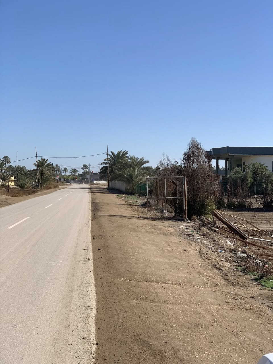 سلام عليكم قطعه أرض في البوعلوان شارع ابوالطياره سكنية وتجارية 
المساحه ٢دونم واجهه ١٠٠متر والنزال ٥٨ متر الموقع ابوالطياره مباشر ع التبليط مقابيل جامع البتول عن الشارع العام ٢ كيلو نوع العقار طابو سند ٢٥تحويل مباشر بل طابو علما أن الأرض تحتوي ع داريين ومضيف كما موضح بلصور مثبتة الحدود ومسيجة وكاملة  
للأستفسار***********
***********
