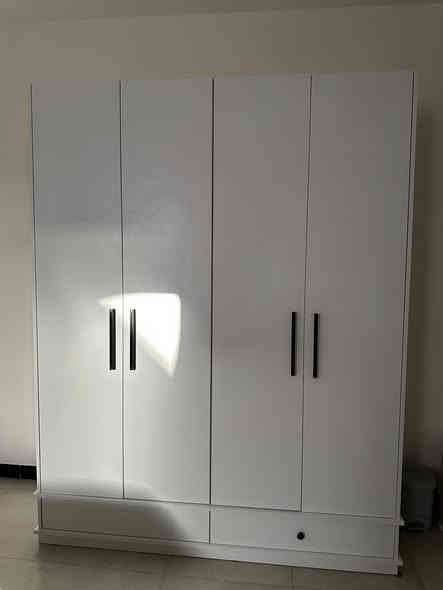 غرفة نوم نفرين نظيفة جداً.. تتكون من سرير نفرين مع تخزين داخل السرير .. كومديات عدد ٢ .. كنتور ٤ ابواب .. مرآة .. وميز تواليت .. السعر ١,٥٠٠,٠٠٠ وقابل للتفاوض.. للاستفسار الاتصال على الرقم ***********
