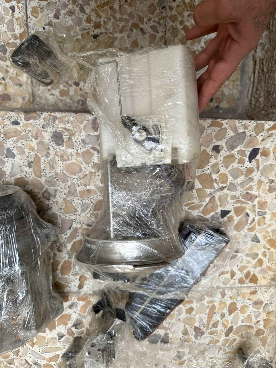 غراض تفصيخ غير مستخدم في العراق مال كصه تاهو يوكن من مديل 2007 لمديل 2014 غراض نظيفات اخو الجديد مسطره نوزلات 125 + عبوه بانزين 150 + كونترول جام30 + كمبريسر150 + ربل عازل باب كامل 4 قطع تجاري وليس تفصيخ السعر 40 / مكاني بصره حي الحسين / رقم الهاتف /*********** لايوجد توصيل
