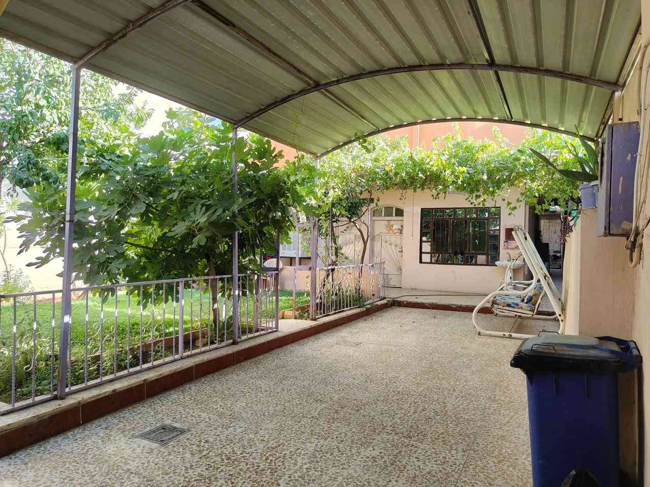 🏡 للبيع دار سكنية مميزة
📍 الموقع: الإصلاح الزراعي – مقابل جامع أحباب المصطفى
🔹 المساحة: 270 م²
🔹 سند 2025 باسم المالك
🔹 السعر: 145 مليون دينار (قابل للتفاوض بحدود المعقول)
مواصفات الدار:
🔸 الطابق الأول:
حديقة
كراج يتسع لـ 3 سيارات
3 غرف نوم
غرفة استقبال (7 × 4 م)
هول داخلي (4 × 4 م)
مطبخ حار ومطبخ بارد
حمام + تواليت
صحيات سيراميك
🔸 الطابق الثاني:
غرفتا نوم
هول (3 × 8 م)
✅ مجموع غرف النوم: 5 غرف ✅ أغلب الدار سقوف ثانوية 
📞 للاستفسار: ***********
📞 أو: ***********
