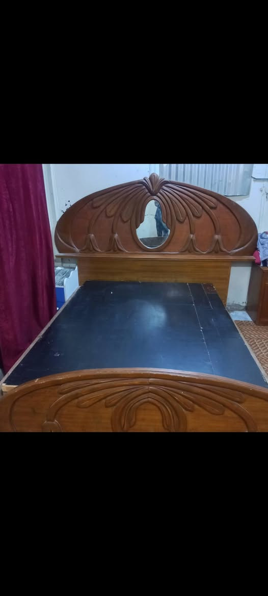 سلام عليكم جربايه تسكام مع تاج ول زوايه مالته للبيع مكان ناصريه حي روسي وره طاقه سعر 90وبيه مجال لل شراي  رقم *********** متواجد اتصال  واتساب فقط غير متواجد عل فيس
