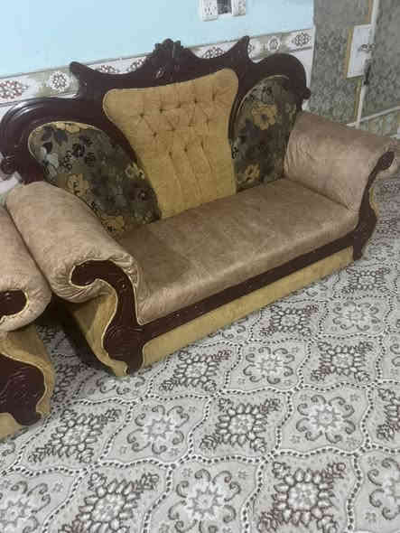 سلام عليكم تخم قنفات ملكي عشر مقاعد نضيفات كلش سعر 350وبيهن مجال*********** لعنوان ميسان ابو رمانه
