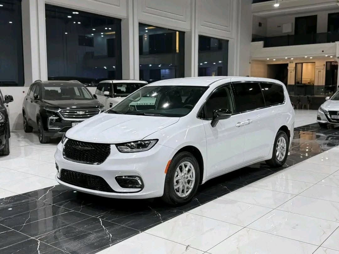 �� للبيع – كرايسلر باسيفيكا2024 🚗
رقم اربيل أجره 

🔹 اللون: أبيض

🔹الممشى: 17 ألف 

🔹 المحرك: 3600 سي سي

🔹 حادث جاملغ وباب 

🔹 الموقع: بغداد / الأعظمية

✨ المواصفات:

رقم اجره أربيل السياره دخول حالين ب أربيل 

✅ قيادة ذاتية

✅ كاميرات 360 درجة

✅ حساسات 360 درجة

✅ رادار أمامي وخلفي

✅ نقطة عمياء

✅ ابواب ومرايات نيكل 

✅ خزن كشنات ميموري 

✅ بردات بلابواب

✅ كروز كنترول

✅ مانع انزلاق

✅ تشغيل عن بعد

✅ بصمة تشغيل (مفتاحين)

✅ 4 بصمات للأبواب

✅ هندبريك بصمة

✅ مرايا طي كهربائية

✅ أبواب كهربائية شفط

✅ صندوق كهربائي شفط

✅ فتح الأبواب والصندوق بحركة القدم

✅ شاشة كبيره كاربلاي

✅ نظام Auto Stop

✅ نظام صوت هارمن كاردون

✅ 3 قطع تبريد

✅ شاحنة لاسلكية 

✅مري قلاب عنده الرجوع

💺 المقاعد:

✅ المقاعد الأمامية كهربائية

✅ تدفئة وتبريد للمقاعد الأمامية

✅ تدفئة للمقاعد الخلفية

✅ المقاعد الخلفية كهربائية

🔥 المقود (الستيرن) تدفئة

📋 ملاحظات:

✔ السيارة مكفولة من الشاصي بيها بس البوري جوه الجاملغ مبدل

✔ حادثها ربع بنيد صبغ

💵 السعر المطلوب: 230 ورقة

📞 للتواصل والاستفسار:***********
