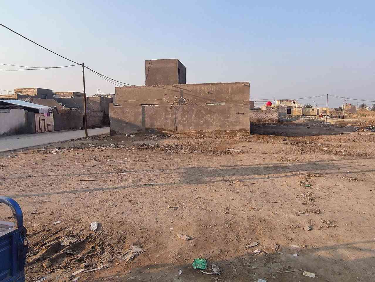 السلام عليكم 
قطعه 450متر زراعي سند 25 
ركن شارعين تبليط 
تبعد عن الشارع العام 400متر خلف سكله خضير 
***********
