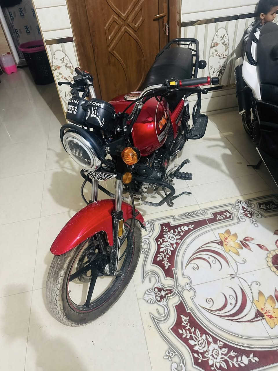 سلام  عليكم دراجه دايوان موديل ٢٥ مكينه ٢٠٠ دراجه كرتون وراق سحب مكفوله من كلشي سعر مليون و ٣٥٠ بيه مجال مكان ديالى شهربان مو شراي لا نطي سعر من يمه 
 ‭٠٧٧٢ ١٨٣ ٤٨٧٤‬
