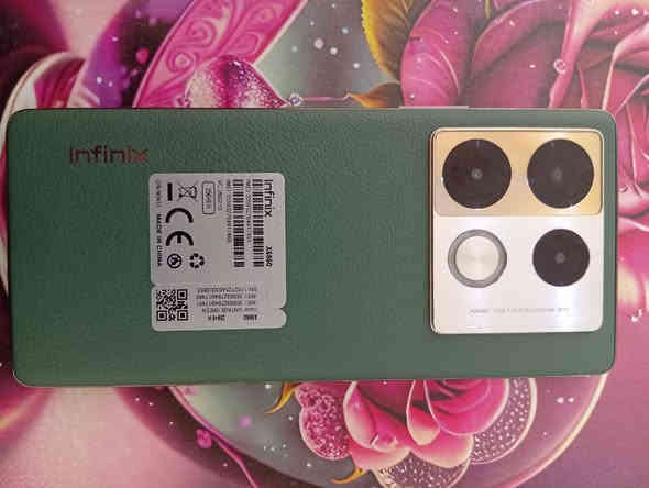 السلام عليكم جهاز انفنكس نوت ٤٠برو
جهاز كامل ملحقات 
ذاكره ٢٥٦ 
بيه نقض دكمه وكسر بل شاشه صغير 
السعر ١٣٥ قفل ***********
