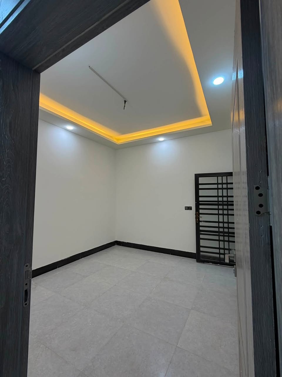 كربلاء المقدسه —كنطره السلام
دار مساحه (٥٠) متر طابق واحد 

بناء حديث شغل درجه أولى 

جنس العقار طابو سند (٢٥) 

قرار محكمه تحويل مباشر
 
العنوان كربلاء كنطره السلام 

تبعد عن مرقد الامام الحسين ع 

مسافه كيلو ونص فقط 

عن طريق الزوار مسافه (٤٠) متر 

جميع الخدمات متوفره 

ماء / مجاري / كهرباء / خط مولد 

السعر (٥٥) مليون 

مكتب كربلاء للعقار 

***********

***********
