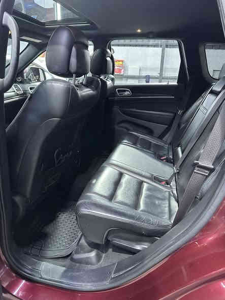 السلام عليكم 
جيب كراند شيروكي ليمتيد 2021
ماشية 40 مايل 
السيارة فول 
كشنات جلد 
تشغيل عن بعد 
كراسي كهرباء 
فتحة سقف 
فول تحكم ستيرن 
رادرات 
وبعد بيها هواي مواصفات 
حادث السيارة
جاملغ الخلفي والباب الخلفي مبدل نفس الون وباب السايق بيها شبر كلير من امريكا والبنيد بس حالوب قليل 
السعر260 وبي مجال للشراي 
للتصال / ***********
العنوان بغداد
