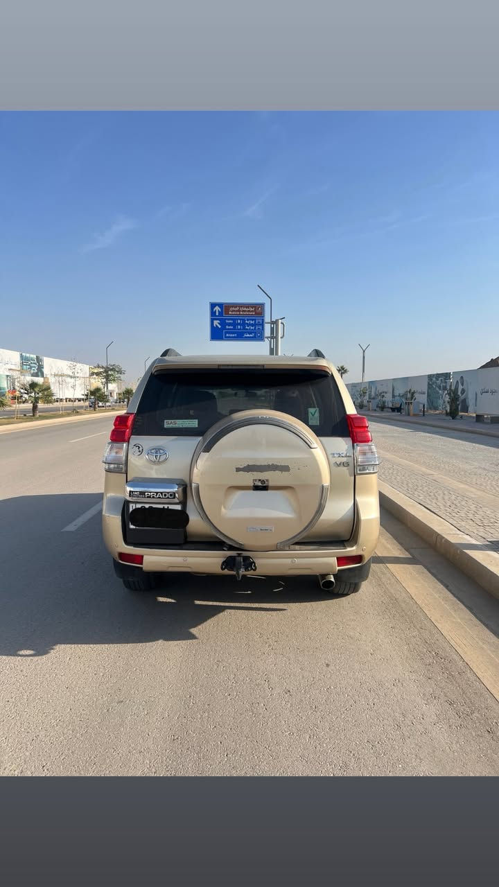 السلام عليكم .. للبيع .. للبيع .. للبيع
تويوتا برادو ٢٠١٢ 
محرك ٦ سلندر وكالة ساز مواصفات كويتي txl لون ذهبي مميز 
السياره عليها ادامة كامله ومناقصها اي شي  باتري  وكل الفلاتر والبلكات والدهن والدسكات من وكالة تويوتا وصدر جديد رقم اربيل هزة وفحص وسنوية جديدة وجاهزة للتحويل 
دخول ذكي وترحيب 
نضام اقتتصادي eco
ثلاجة تبريد
انارة وبصمة ابواب وصندوق - 
فتحة سقف 
ودبل تانكي
 وكامرة وحساسات اصليه 
وتبريد ٣ قطع تحكم بالحرارة منفصل والخلفي تحكم منفصل 
 الجام والسلايد وتفتح وتسد بالبصمة ومري شفط
صبغ البنيد فقط اثر طخة اقل من شبر بدون اي ضرر داخلي،
الدعامية الخلفية والجامة الامامية الاصلية بلاديه 
العدد الاصلية وياها مال الاسعافات والمثلث وتصليح البنجر
السياره على ايدي ماشية 235 الف كيلو متر 
السعر 229 ورقة  وبيها مجال للشراي 
مكان السياره حي الخضراء
*********** وتساب ومكالمه
