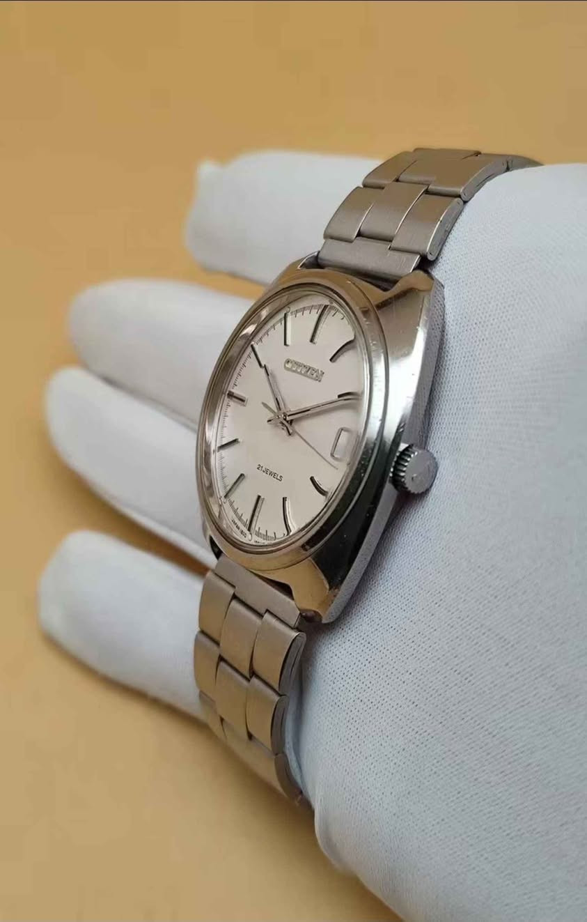 ساعة سيتزن اصلي مكينة ميكانيكية شرط الفحص  السعر ١٢٠ الف ويتوفر توصيل كل انحاء العراق 
المهتم يتواصل ماسنجر او واتساب *********** بغداد, العراق
