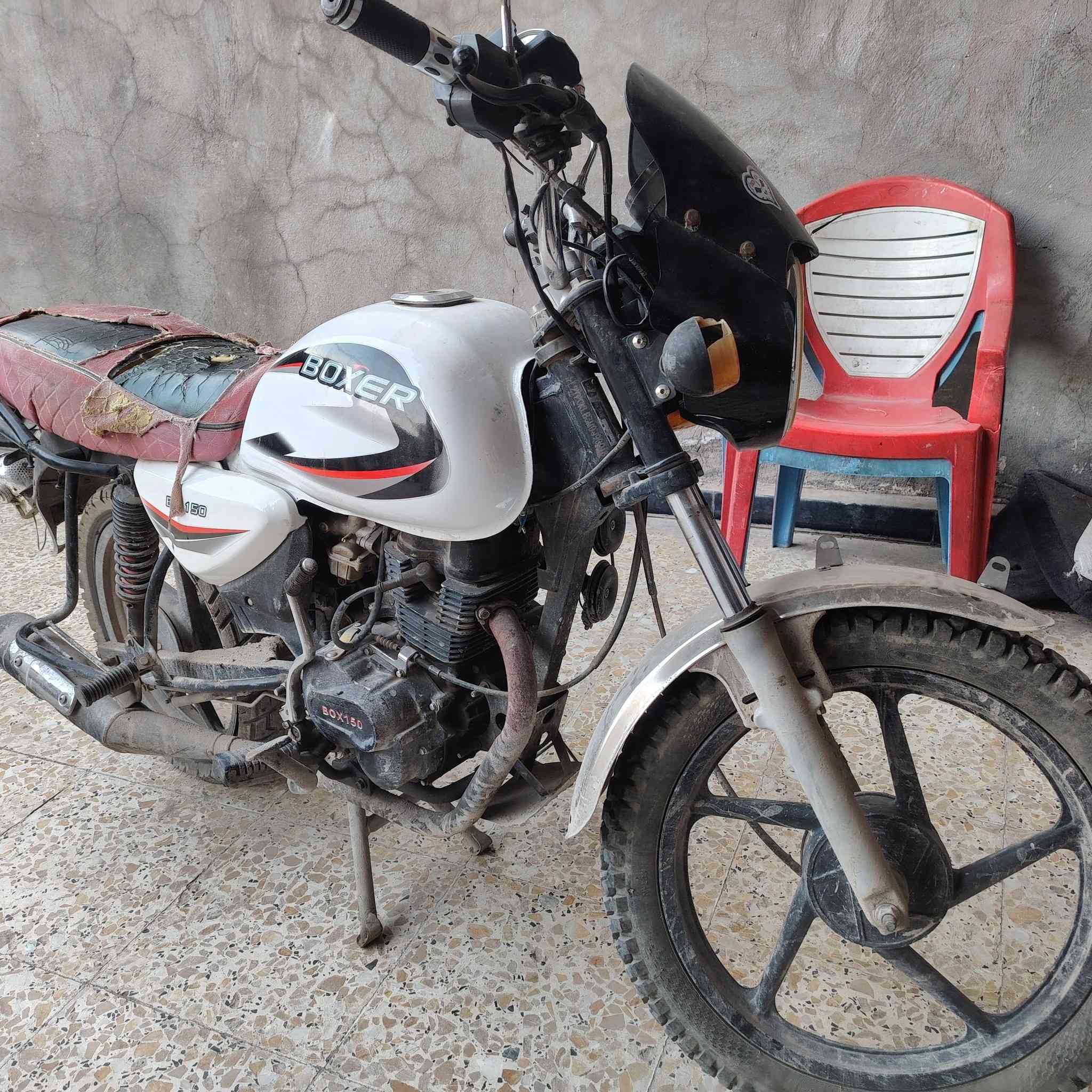 سلام عليكم شباب دراجه بوكسر لبيع موديل واحد عشرين نضافته حلوه مثل ما موضح بل صور 750وبيها مجال حك الجيه واني بخدمه الطيبين العنوان بغداد التاجي روقم ***********
