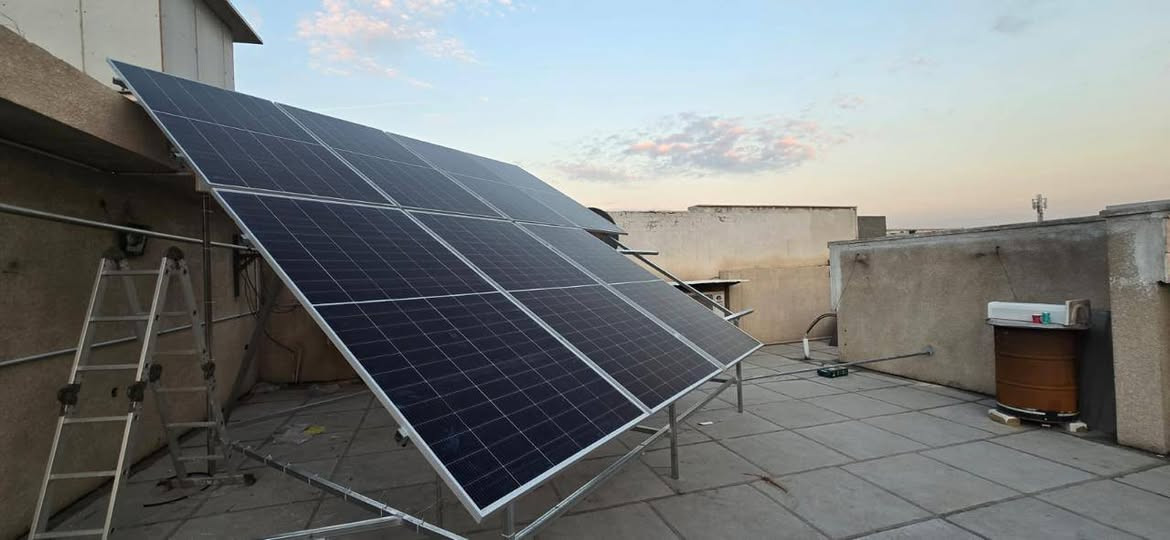 📍 الموقع: بغداد _ زيونة 
ودّع انقطاع الكهرباء واعتمد على منظومة مصممة لتعمل بكل بثقة يوميا

🔹 إنفيرتر IETL – 6KW
🔹 بطارية ليثيوم ITEL _ 14.33KW 
🔹 7 ألواح فلاديفيا عالية الكفاءة

🔹 تجهيز نهاري 10 أمبير
🔹 تجهيز ليلي 10 أمبير / 5 ساعات

👷‍♂️ فريق التنفيذ:
المهندس ياسين | المهندس زيد | المهندس علي

✔️ تنفيذ هندسي احترافي
✔️ أداء مستقر يلبي احتياج البيت اليومي

مع الطاقة الشمسية… الراحة تصير مضمونة
زورونا في مكتبنا في الدجيل  مقابل جامع الحسنين
او للاستفسار  / *********** واتساب / اتصال
