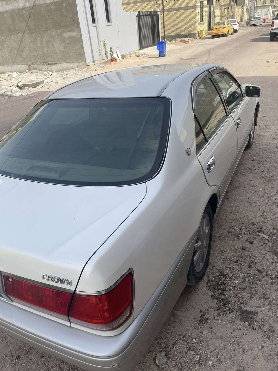 سلام عليكم 
جنون ملكه مديل 2002 ثلاث دكم مبدل باب السايق بدون دواخل والباقي موضح بصور سياره بأسمي اوصولي لا كص ولا نقل جثه اكفل اصوليات شرط التحويل قرار 48 البدي بيح دحجات موضحات بصوره سعرها 130 سيارة  رقمه بصره ومكانه بالبصرة رقم ***********
