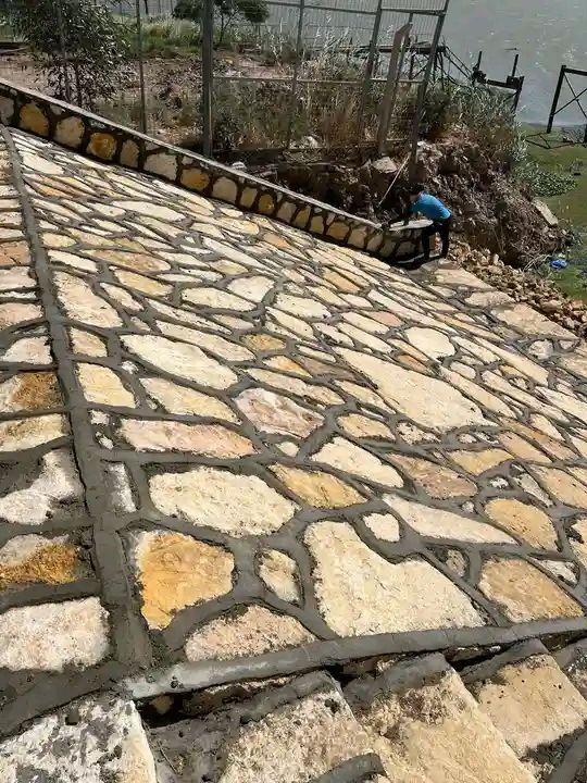 سلام عليكم 
جانب من عملنا اتنمى يعجبكم رصف طريق بناء جدار منازل كلشي نشتغل وبحجر درجه اولى 🔥
وبكادر كامل لكافة أنحاء العراق تكسب راحه بالك❤️
 ويانا تستلم مفاتيح ومضمون شغلنا وعن تجارب وثقه الناس الي اشتغلنالهم والحمدلله 
كل ما عليك مراسله الصفحه او الارقام لاستفسار أكثر☎️ واتساب ***********
***********
