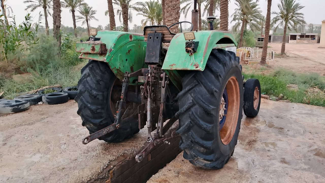 سلام عليكم للبيع مكينه سيرت موديل 99 بدون مكينه كامله جاهزه للعمل خير من الله مكاني ناصريه سوق الشيوخ 
رقم ***********
