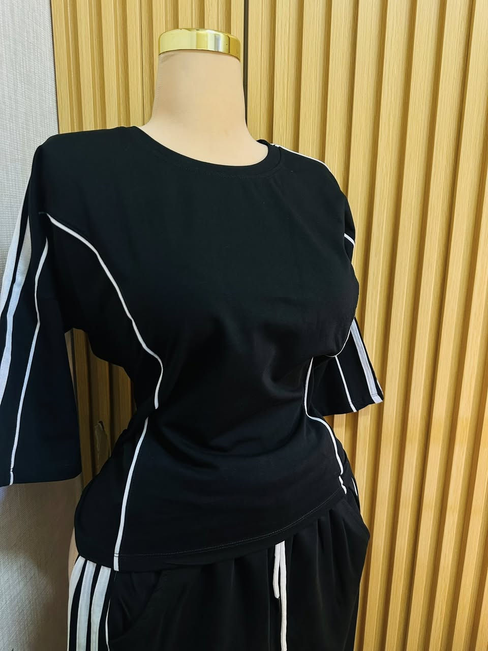 #سوتات نسائي + محير ✨🫡
خامه تركي فانيله قطني 😌
قياسات s_m_l_xl_xxl 

🫡⤵️

للحجز والاستفسار يرجى مراسله الصفحه
رقم هاتف واتساب ***********
توصيل بسماية 1000
بغداد 5000
محافضات 6000
يوجد دفع عن طريق الماستر كارد ✅💵
