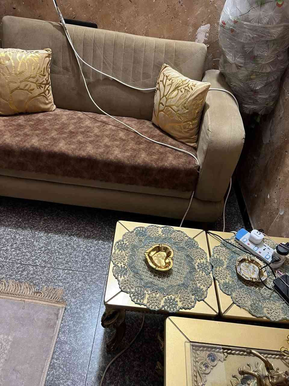 للبيع تخم وطبلا وياه مكاني بغداد حي جهاد السعر ٤٠٠ وبيهن مجال ***********
