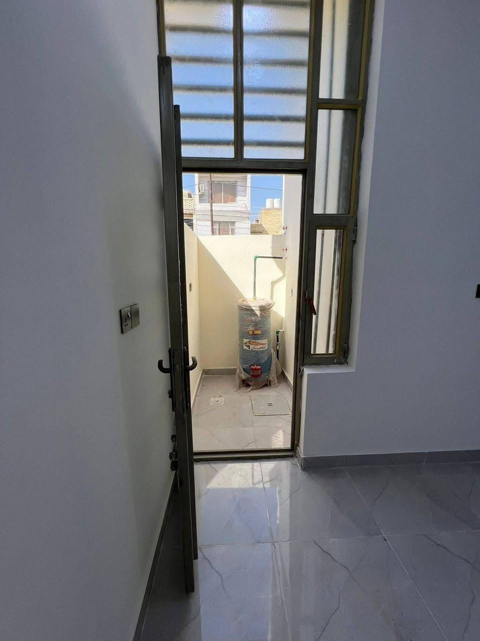 السلام عليكم
🏠#دار_للبيع   100متر واجهيه 6.25متر  نزال 16متر
 بناء طابق ونص  حديث ✨️

يحتوي البيت ع[2غرف نوم -استقبال -صحيات - صالة- ومطبخ] البيت شغل درجة اولى ✨️

⬅️مع الخدمات[ماي-كهرباء-تبليط]✨️

🔴ملاحضه البيت جاهز للسكن 🔑

⬅️نوع العقار  طابو زراعي سند 25 اقرار محكمه 

⬅️العنوان #بغداد_الدوره_البوعيثه   
       مجمع العيثاوي 

🔴للاستفسار  خاص او الاتصال ع  الرقم 
 ☎️***********
