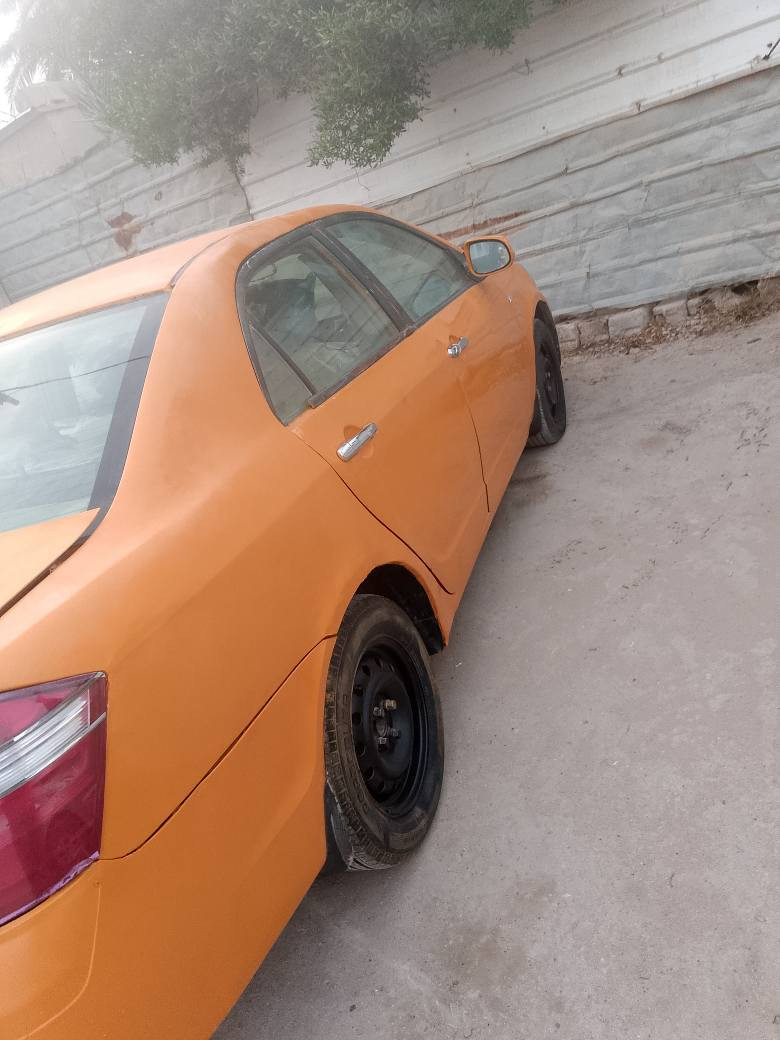 جيلي موبل 2013رقم بغداد. هيه مصفره تحويل مباشر مصبوغه عام ***********السعر35وبيه مجال كربلاء, العراق
