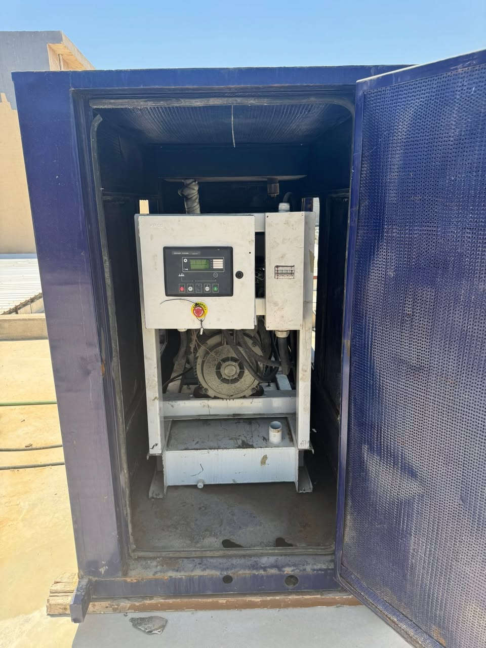 مولدة للبيع پيركنز 30Kv شرط تشغيل كاتم 90 سعر ع خاص للاستفسار اتصل ***********
