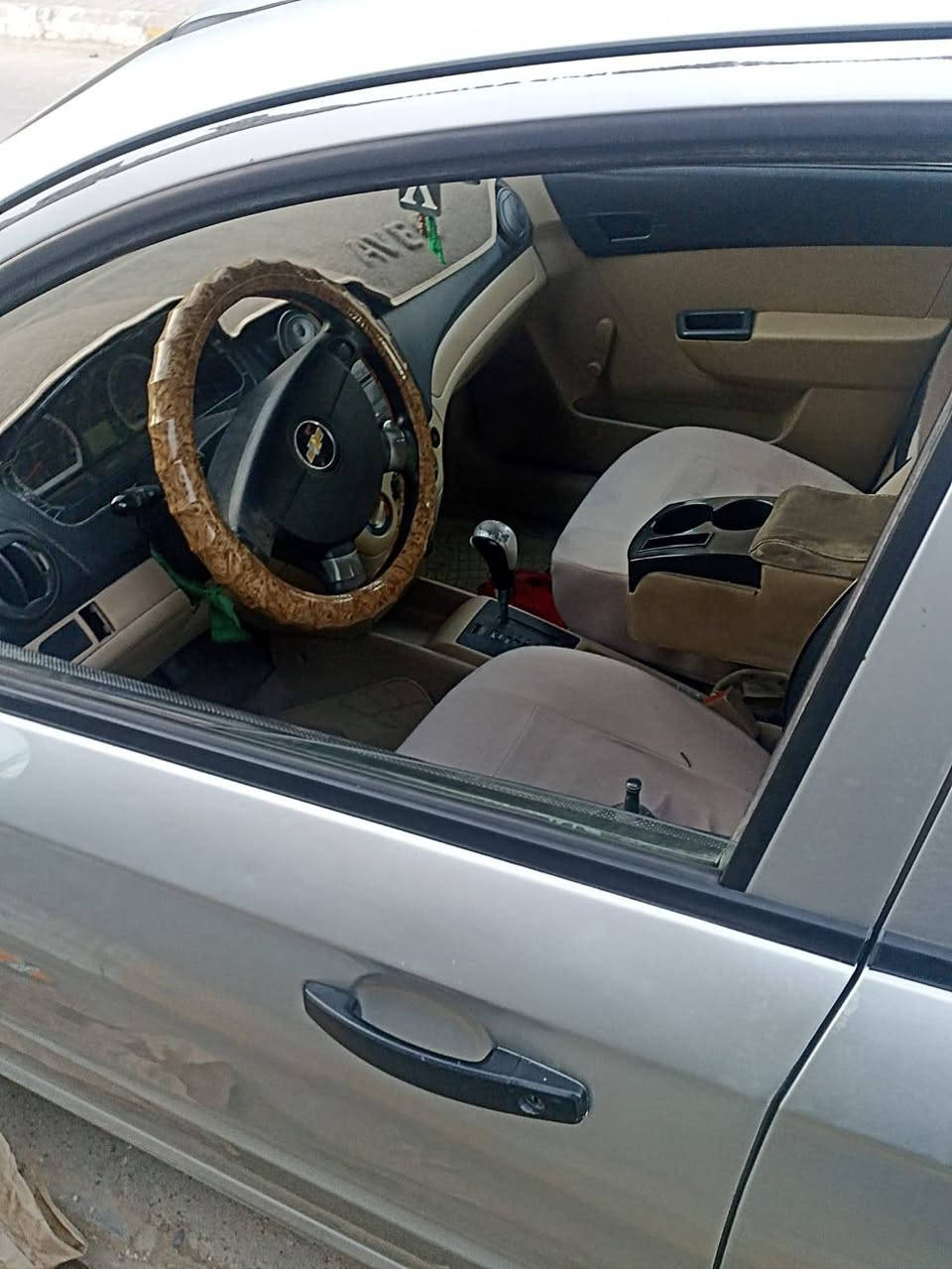 السلام عليكم عافيه موديل 14 خليجيه سياره ما بيها ضربه بس رشاد بسيطه تخم تاير السنويه باسمي ثاني يوم المداور سعرها ب 68 وبيها مجال قليل ***********
